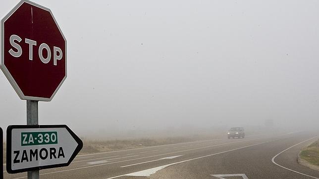 La niebla condiciona la circulación en 25 tramos de carreteras principales de seis provincias de Castilla y León