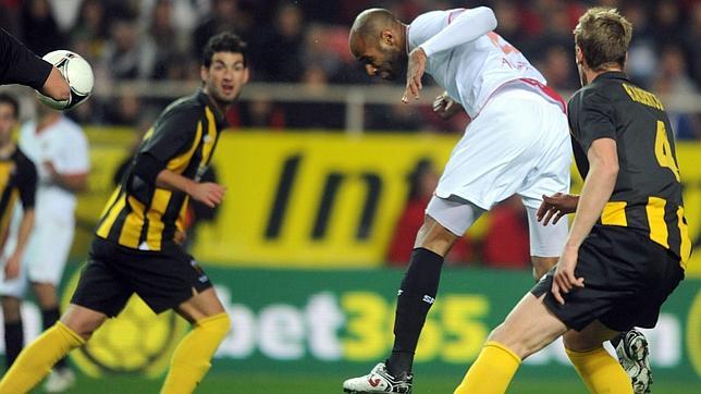 Kanouté pone al Sevilla en octavos