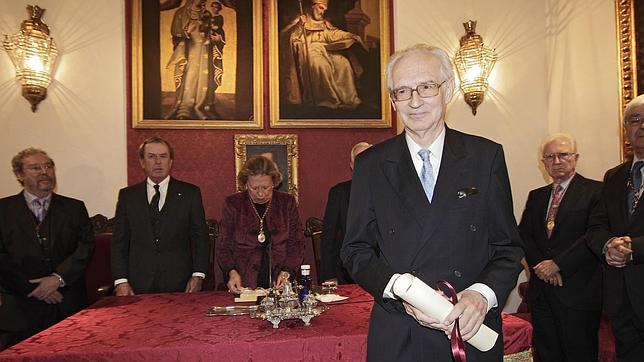 Amorós ingresa en la Academia de Buenas Letras de Sevilla
