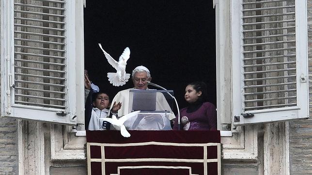 Las palomas de la paz «se quieren quedar en la casa del Papa»