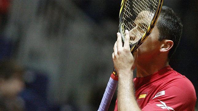 Un Nicolás Almagro muy concentrado da el segundo punto para España