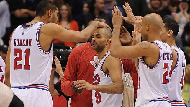 Los Spurs conquistan Denver