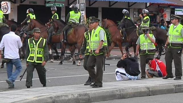 Un muerto y más de 300 detenidos al término del clásico de Medellín