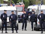 Directo: Tres detonaciones para intimidar al asesino atrincherado
