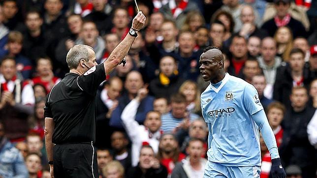 Mario Balotelli se va de rositas