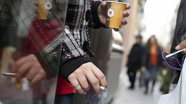 Los niños canarios, los más precoces de España en el consumo de tabaco