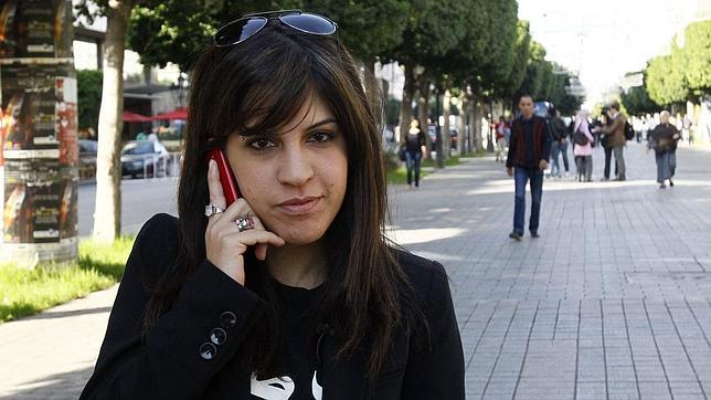 Una heroína de la revolución tunecina, en huelga de hambre