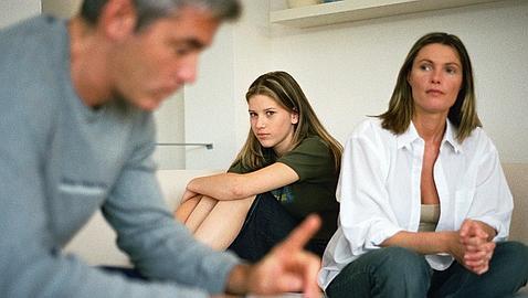 Claves para afrontar que tu hijo adolescente sale por la noche