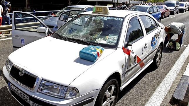 Acuerdo entre Fomento y las asociaciones gremiales del taxi