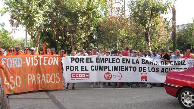 Prejubilados de Cádiz se movilizan contra la Junta al prever que no cobrarán la póliza