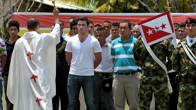 Un hijo del presidente Santos ingresa voluntario en el Ejército colombiano