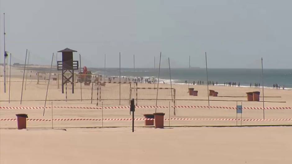 Primeros baños en las playas de los que están en la fase 2