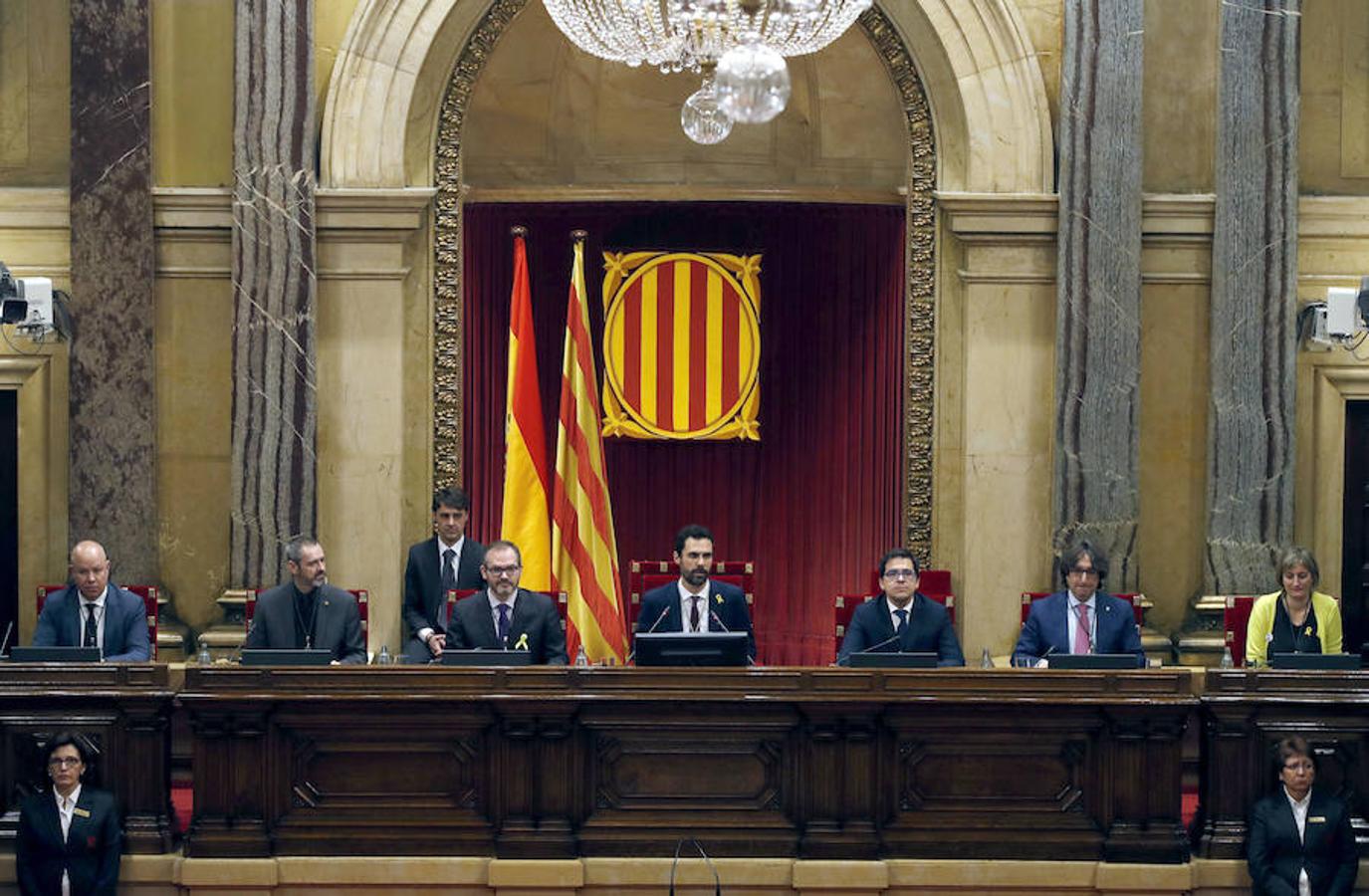 La Primera Sesión Del Parlamento Catalán, En Imágenes