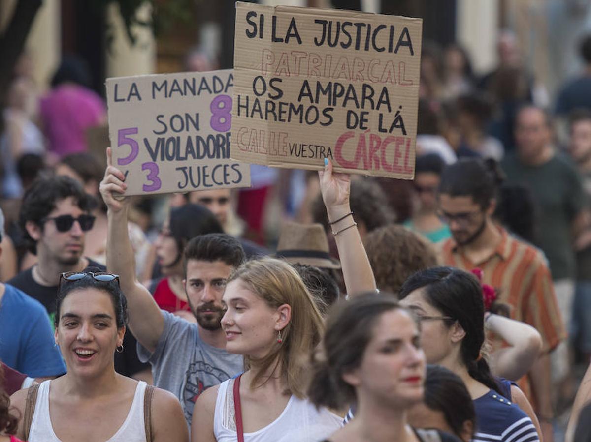 La exclusiva de "`Público" sobre la masacre de Las Ramblas,el CNI,etc - Página 2 Manifestacion-sevilla-k0zD--1350x900@abc