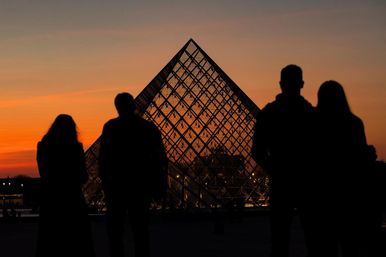 La pirámide que cambió el acceso al Louvre