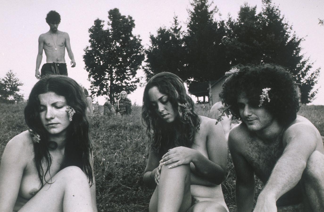 Repasamos algunas de las fotos mÃ¡s icÃ³nicas del mÃ­tico festival de 1969, uno de los hitos de la cultura del siglo XX. En la imagen, el bus que se hizo mÃ­tico gracias al documental Â«Woodstock: 3 dÃ­as de paz y mÃºsicaÂ», que se estrenÃ³ en 1970