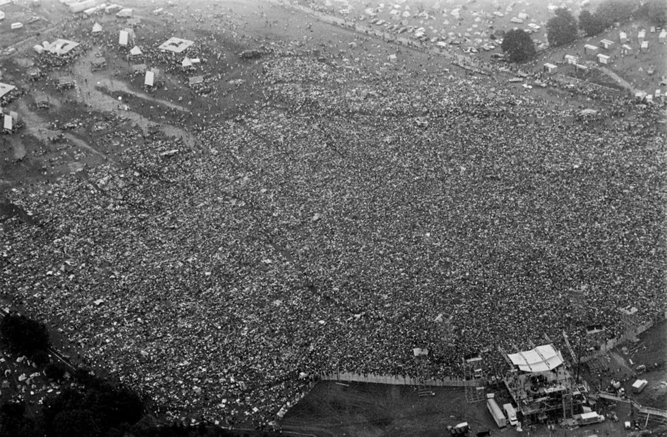 Repasamos algunas de las fotos mÃ¡s icÃ³nicas del mÃ­tico festival de 1969, uno de los hitos de la cultura del siglo XX. En la imagen, el bus que se hizo mÃ­tico gracias al documental Â«Woodstock: 3 dÃ­as de paz y mÃºsicaÂ», que se estrenÃ³ en 1970