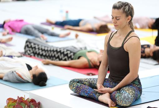 El yoga alivia el estrés