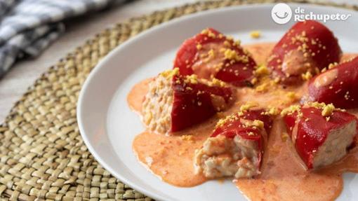 Pimientos del piquillo rellenos de rape y langostinos.
