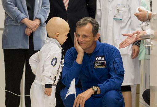 Pedro Duque, en la inauguración de una sala de hospitalización infantil inspirada en el espacio en el hospital Gregorio Marañón, en noviembre de 2016