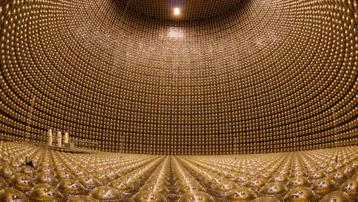 Interior del detector de neutrinos Super-Kamiokande, en Japón. Este año se aprobará la construcción de unas instalaciones todavía mayores