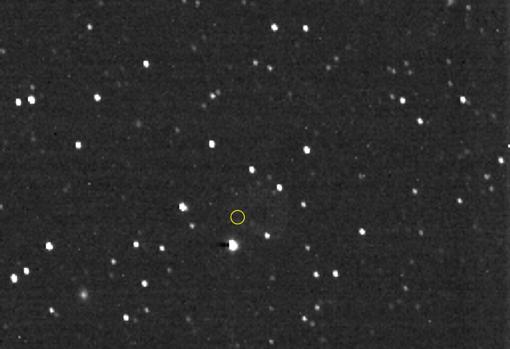 Imagen tomada desde la New Horizons el 25 de diciembre de 2020. En el círculo amarillo se encuentra la Voyager 1, que no es visible a simple vista en la fotografía