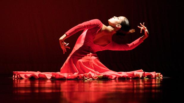 La bailarina Mónica Saucedo, del Ensemble Español, en la coreografía «Bolero»