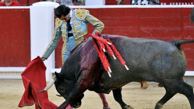 Curro Díaz, en un sentido muletazo