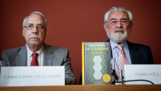 Camilo José Cela Conde, hijo del Nobel, y el director de la RAE, Darío Villanueva, durante la presentación de la edición conmemorativa de «La Colmena»