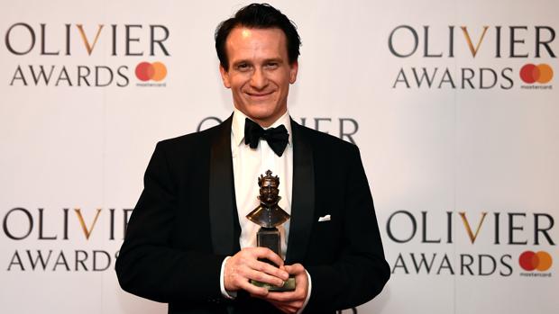 Jamie Parker, protagonista de «Harry Potter y el niño maldito», con su premio