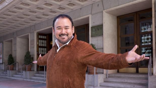 Javier Camarena, a las puertas del Teatro de la Zarzuela