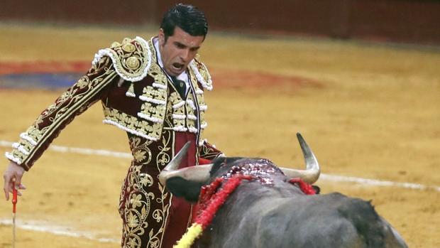 Emilio de Justo planta cara al tercero de la tarde