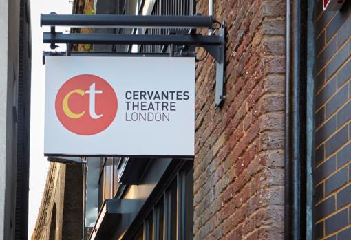 Exterior de teatro