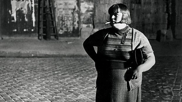 Brassaï. «Prostituta, cerca de la Place d’Italie» (detalle)