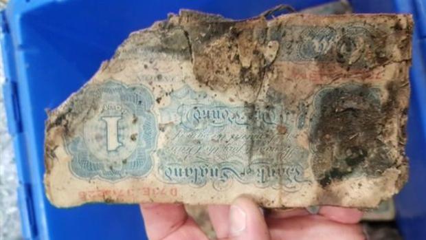 Uno de los billetes encontrados