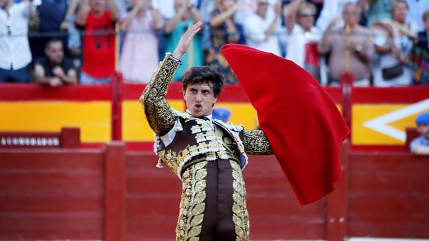 Roca Rey, en gesto victorioso