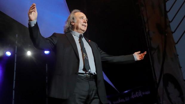 Serrat, durante su actuación este martes en el Real Jardín Botánico Alfonso XIII de la Universidad Complutense de Madrid