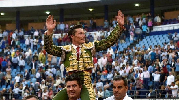 Diego Urdiales sale a hombros