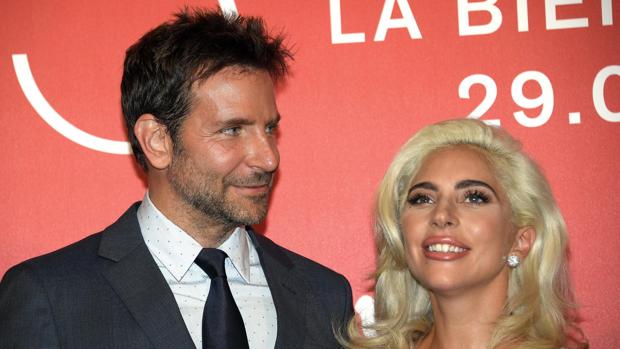 Bradley Cooper y Lady Gaga, a su paso por Venecia, donde presentaron «Ha nacido una estrella»