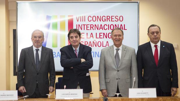 De izquierda a derecha: Santiago Muñoz Machado, Luis García Montero, Juan Schiaretti y Gustavo Santos, durante la presentación del VIII Congreso Internacional de la Lengua Española