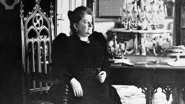 La escritora Emilia Pardo Bazán, retratada en 1890
