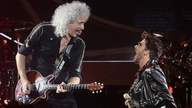 May y Lambert, durante un concierto de Queen en Chile
