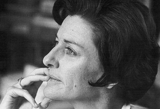 Anne Sexton, fotografiada en verano de 1974