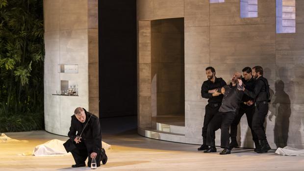 Una escena de la producción salzburguesa de «Simon Boccanegra»