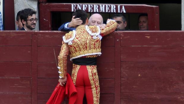 Gonzalo Caballero brinda a Máximo García Padrós en Las Ventas