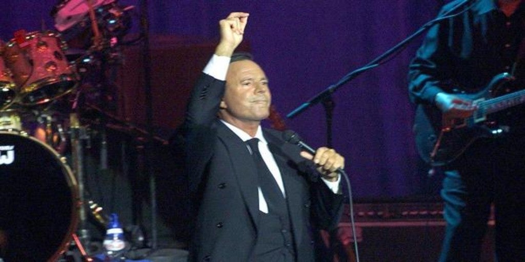 Julio Iglesias Will Perform In Spain This Summer Archyde