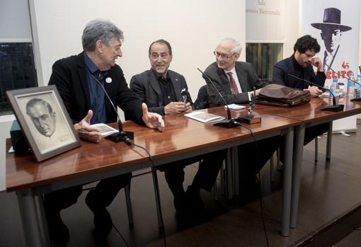 Andrés de Miguel, Luis Francisco Esplá, Andrés Amorós y Miguel Abellán, durante el homenaje a Gallito en Las Ventas