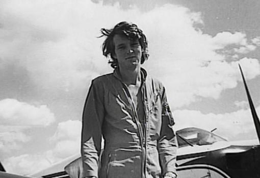 Jean de Breteuil, su un aerodromo