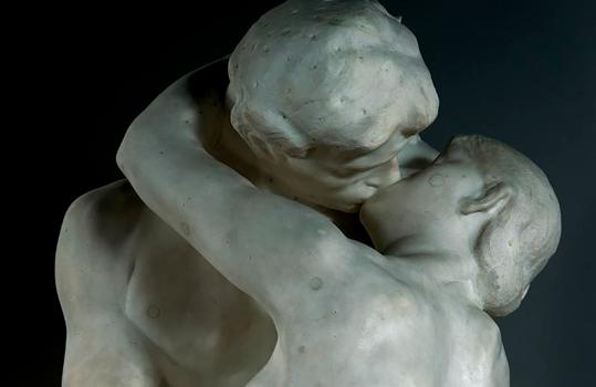 Detalle de ‘El beso’ de Rodin