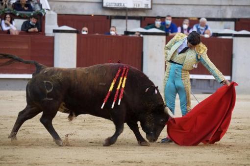 Morante de la Puebla, natural with the bull 'Guitarra'